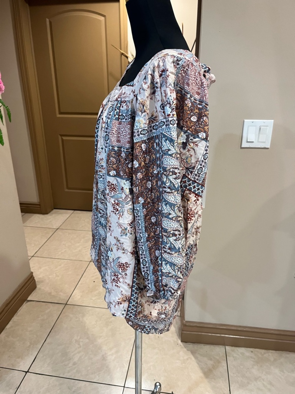 ANDREE BY UNIT Patchwork Floral Peasant Top - Cream, Brown, Blue - Picture 2 of 4